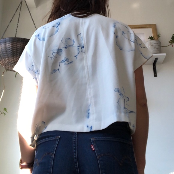 Chic White crop top with watercolour - Picture 2 of 2